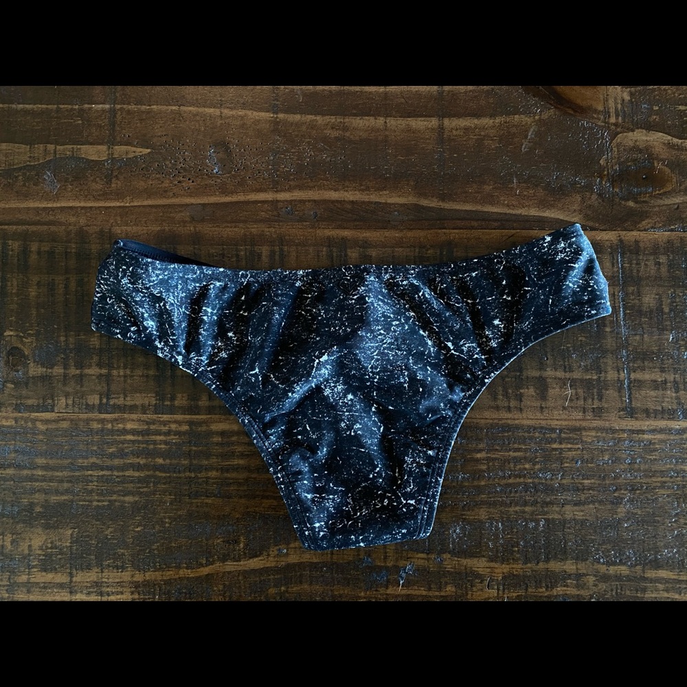 Vintage Roxy Bikini Bottom size Small - Picture 3 of 3